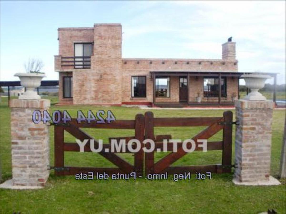 2 bedrooms House in Maldonado, Uruguay No. 6689