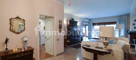 4 bedrooms Apartment in Rome, Italy No. 350760 8