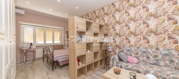 3 rooms Apartment in Rome, Italy No. 291095 4