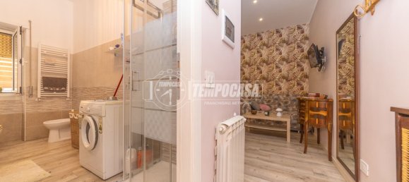 3 rooms Apartment in Rome, Italy No. 291095 2