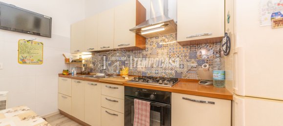 3 rooms Apartment in Rome, Italy No. 291095 3