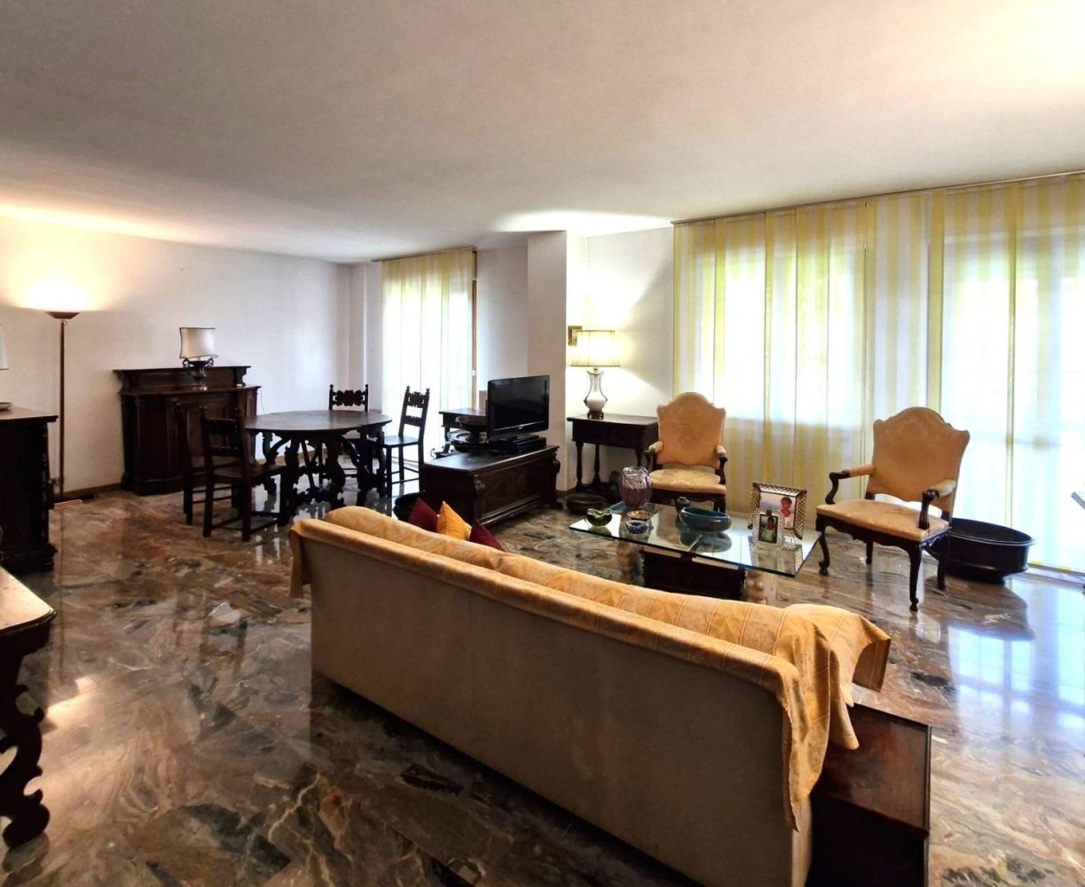 Apartamento T4 em Bergamo, Italy N.º 389124