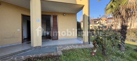 3 bedrooms Villa in Carnate, Italy No. 153008 2