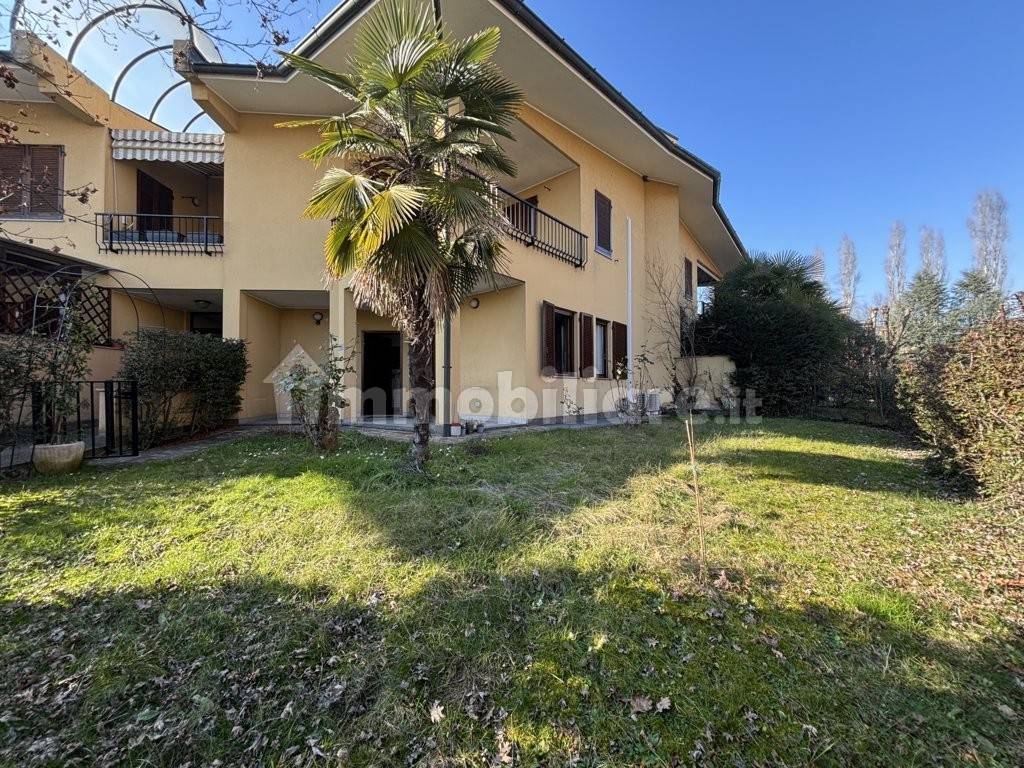 3 bedrooms Villa in Carnate, Italy No. 153008