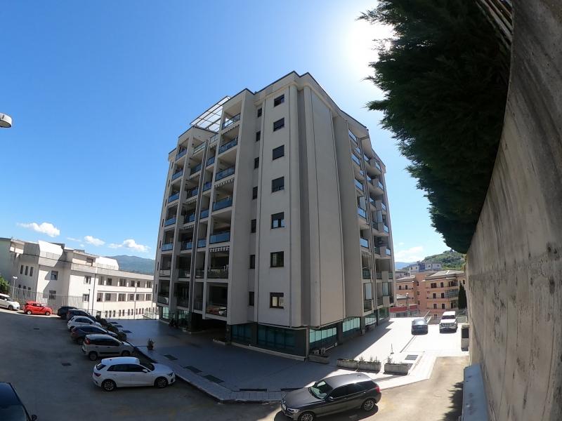 Квартира с 3 комнатами в Козенца, Италия № 76051