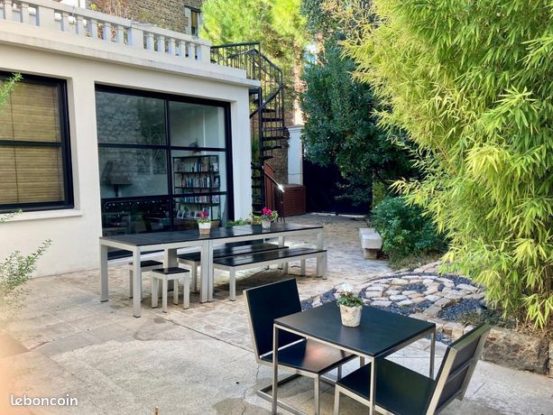 Casa de 4 dormitorios en Montreuil, France No. 359359