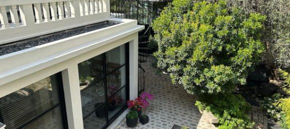 Casa de 4 dormitorios en Montreuil, France No. 359359 11