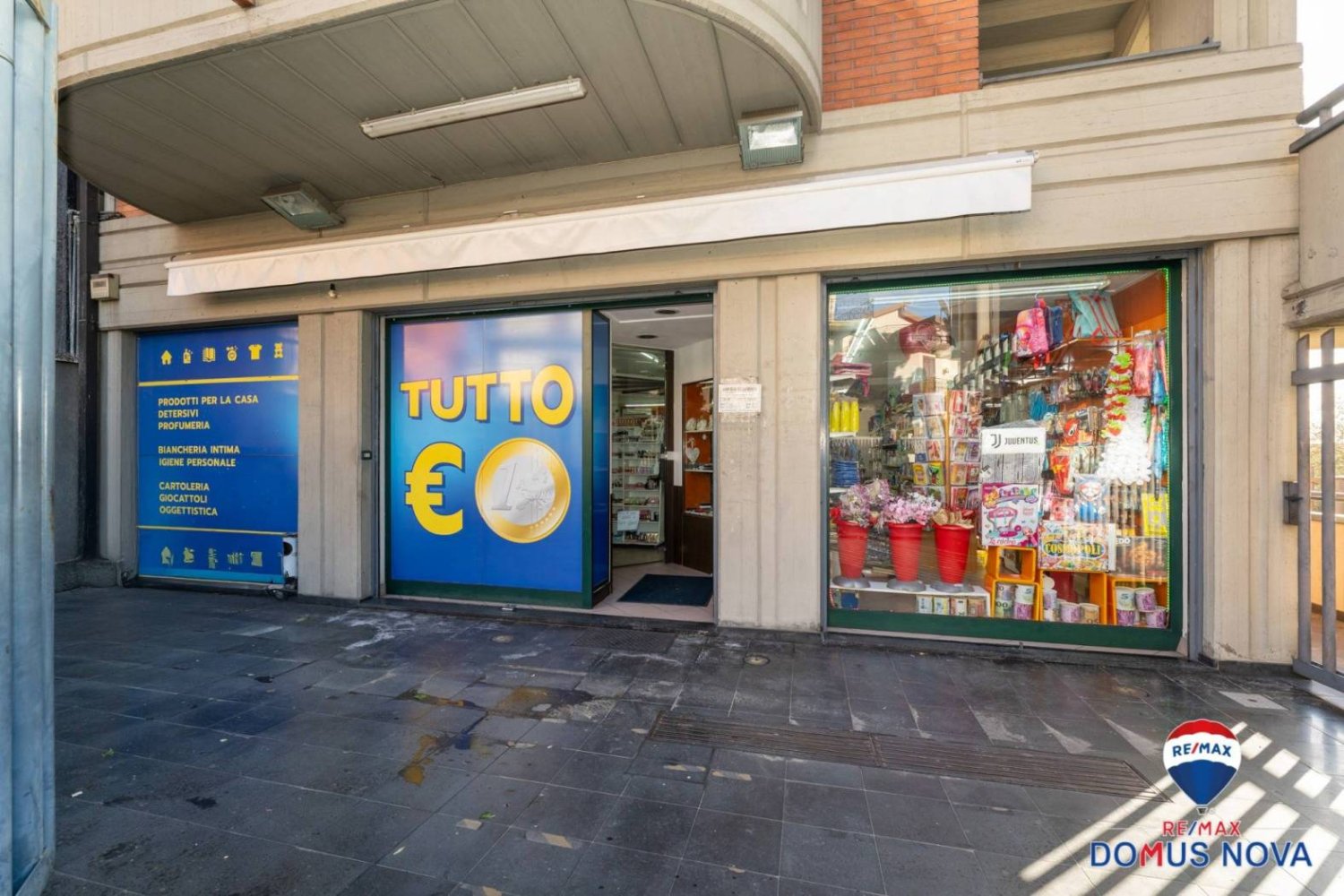 1 room Commercial property in Adrano, Italy No. 57045