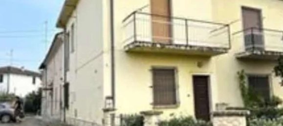 3 rooms House in Castelvetro Piacentino, Italy No. 226456 2