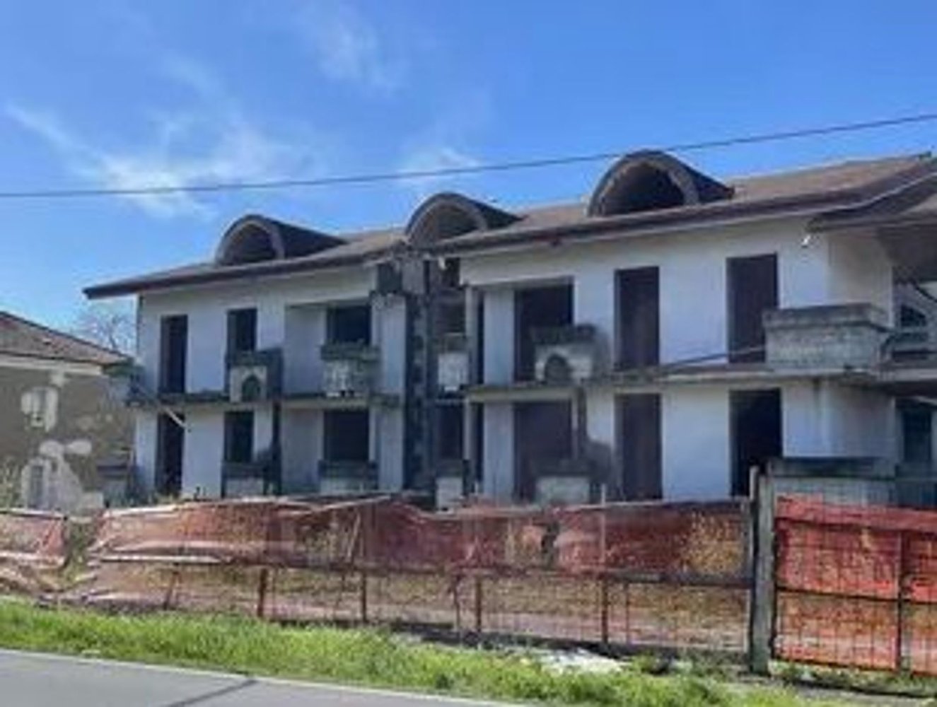 Bâtiment à Inzago, Italy 1720m² No. 90100