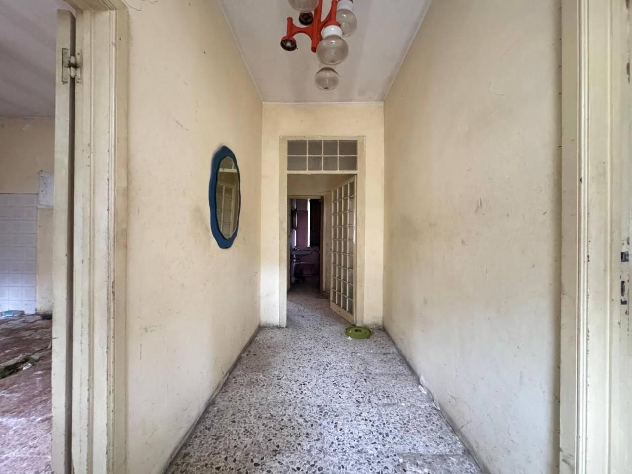 Дом с 4 комнатами в Монтесильвано, Италия № 26105