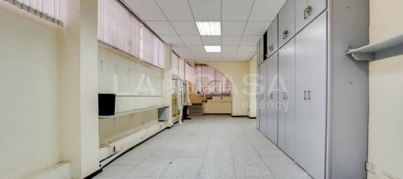 Propriété commerciale à Cornella De Llobregat, Spain 551m² No. 187609 18