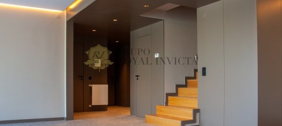 4 bedrooms Duplex in Porto, Portugal No. 117602 8