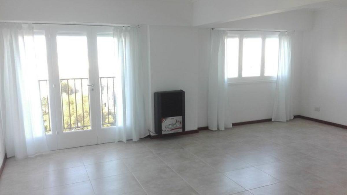 Apartamento de 3 dormitorios en Buenos Aires, Argentina No. 89594