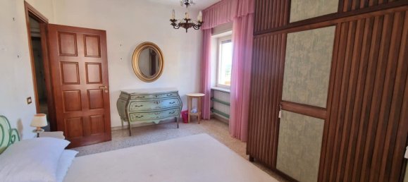 3 Schlafzimmer Wohnung in Naples, Italy, Nr. 351656 6
