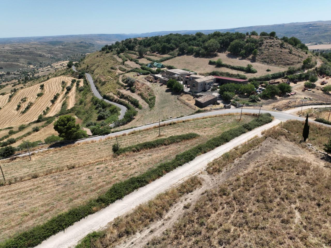 10053m² Land in Giarratana, Italy No. 236652