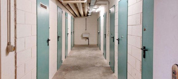 2 rooms Commercial property in Bologna, Italy No. 227289 3