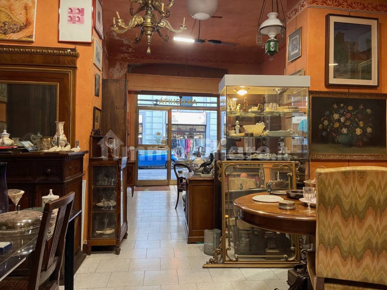 2-Zimmer Gewerbliche Immobilie in Milan, Italy, Nr. 378633