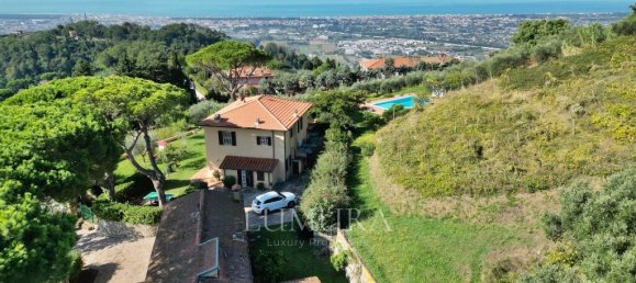 6 bedrooms Villa in Massarosa, Italy No. 235039 2