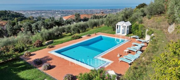 6 bedrooms Villa in Massarosa, Italy No. 235039 5