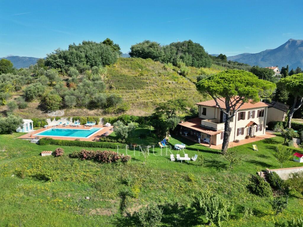 6 bedrooms Villa in Massarosa, Italy No. 235039