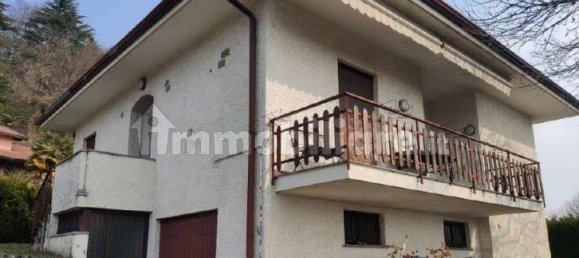 2 bedrooms Villa in Proserpio, Italy No. 3941 8