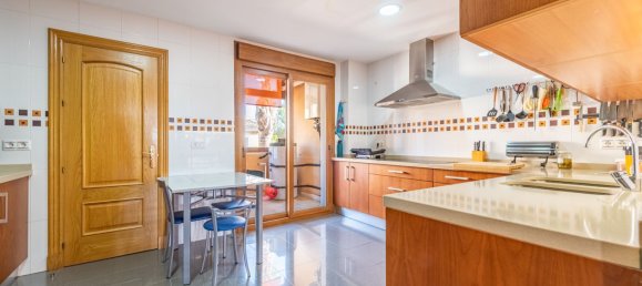 Apartamento de 3 dormitorios en Marbella, Spain No. 148006 3
