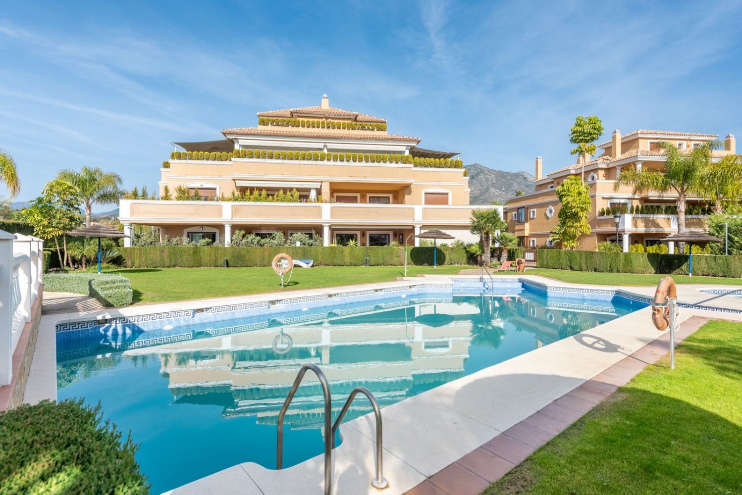 Apartamento de 3 dormitorios en Marbella, Spain No. 148006