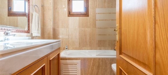 Apartamento de 3 dormitorios en Marbella, Spain No. 148006 12