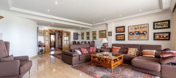 Apartamento de 3 dormitorios en Marbella, Spain No. 148006 19