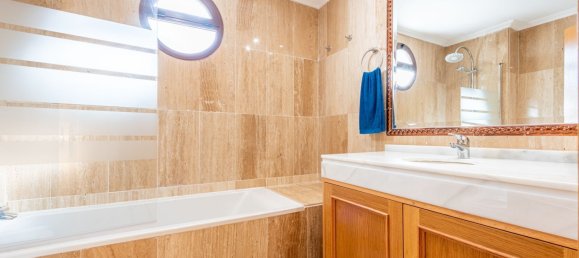 Apartamento de 3 dormitorios en Marbella, Spain No. 148006 14