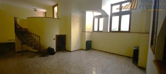 4 rooms Office in Monza, Italy No. 154983 3