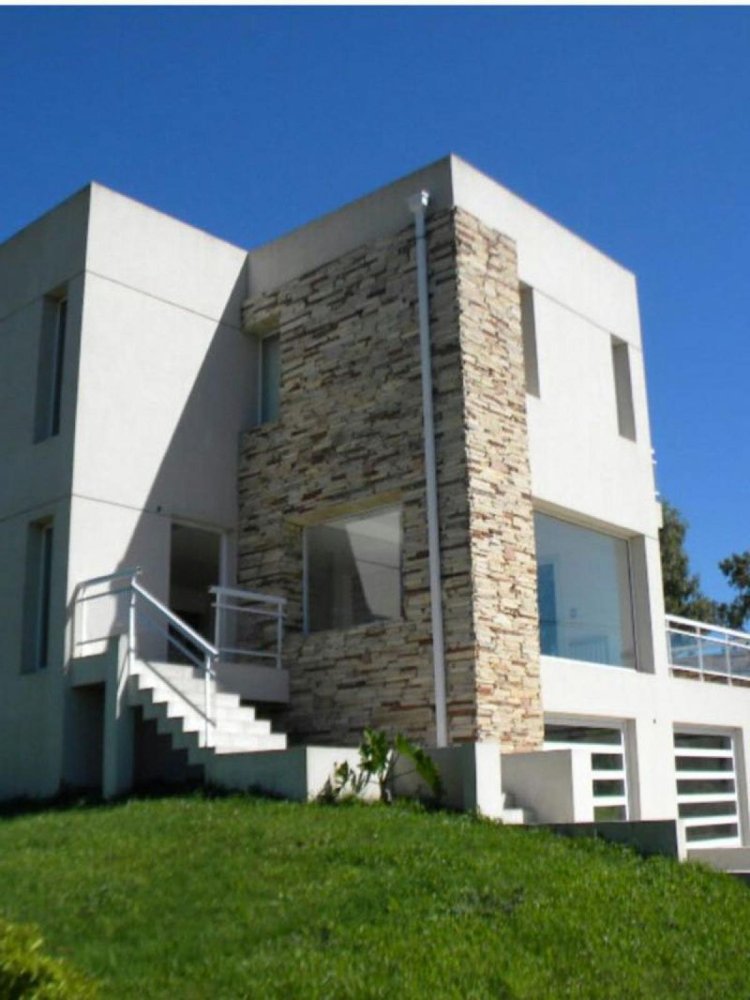 3 bedrooms House in Mar del Plata, Argentina No. 74039