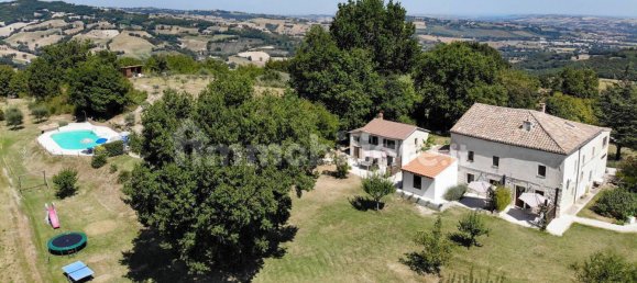 Casa de 10 dormitorios en Pergola, Italy No. 14460 2