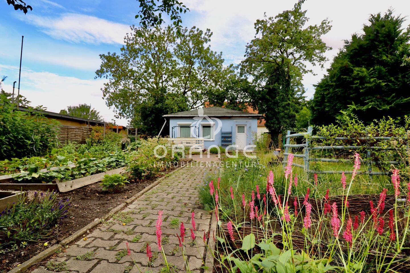 Bungalow de 1 dormitorio en Halle, Germany No. 245674