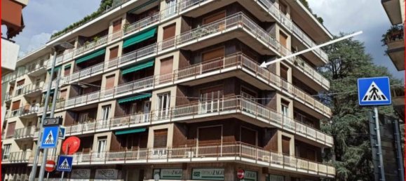 5-salle Appartement à Varese, Italy No. 5408 2