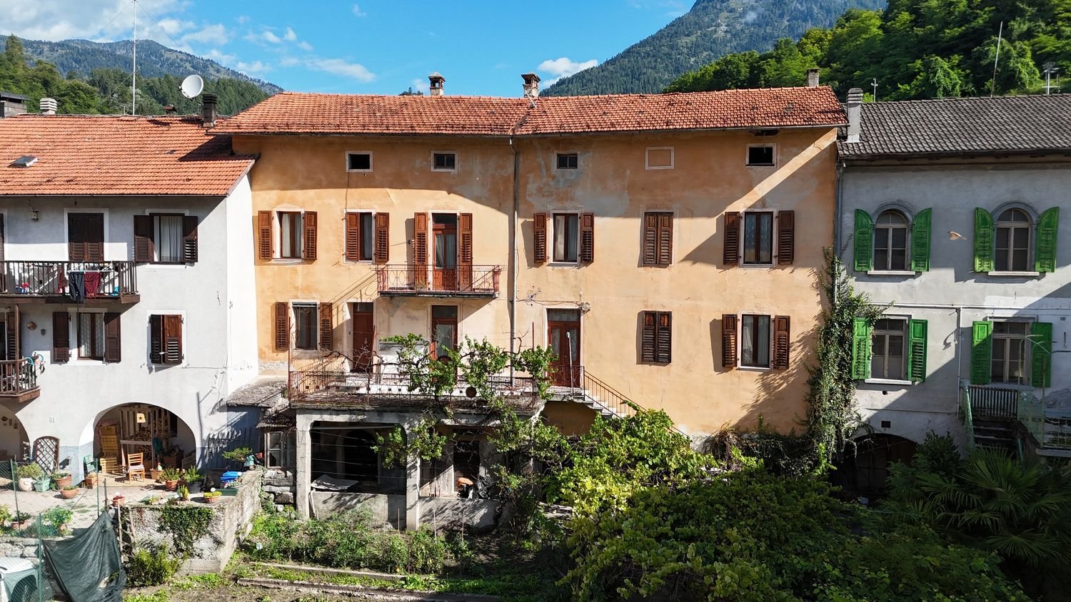 Edificio en Castel Ivano, Italy 340 m² No. 274935