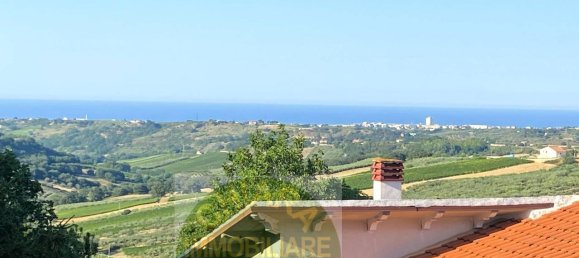 6 rooms House in Monteodorisio, Italy No. 120425 2