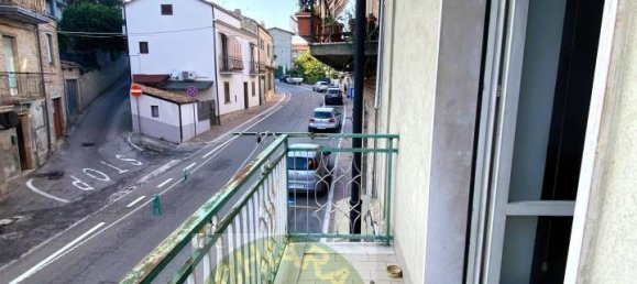 6 rooms House in Monteodorisio, Italy No. 120425 15