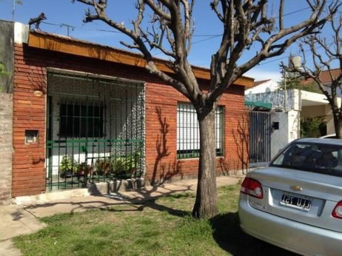 3 bedrooms House in Tres de Febrero, Argentina No. 9974