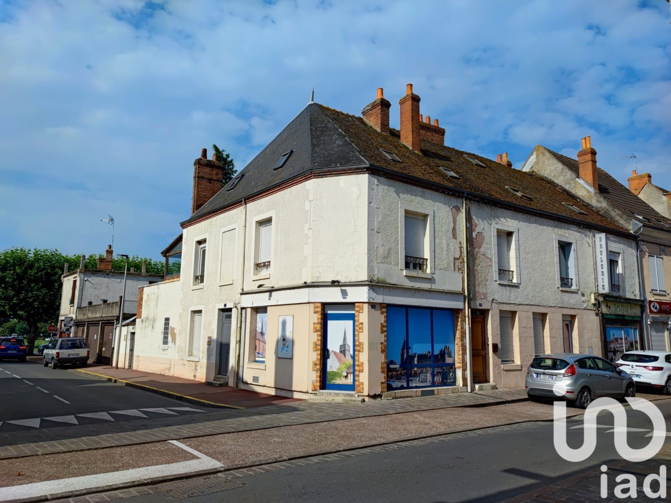 275m² Commercial property in Gien, France No. 257995