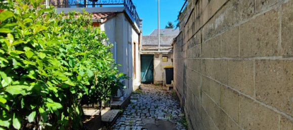 275m² Commercial property in Gien, France No. 257995 13