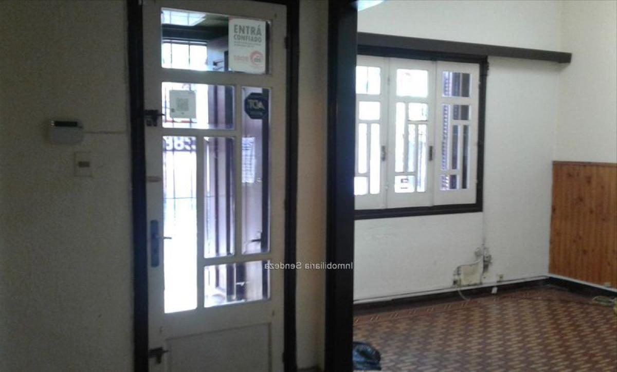 Casa de 3 dormitorios en Montevideo, Uruguay No. 12434