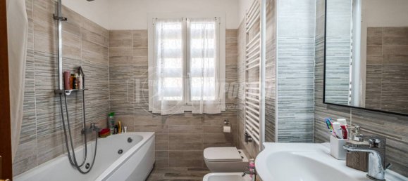 2 bedrooms Apartment in Milan, Italy No. 263105 14