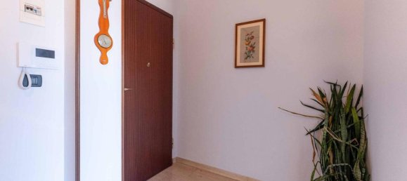 3 rooms Apartment in Orbassano, Italy No. 102841 4