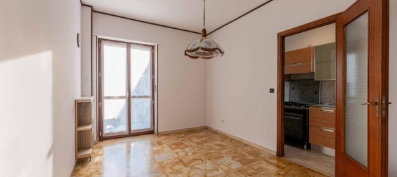 3 rooms Apartment in Orbassano, Italy No. 102841 8