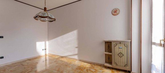 3 rooms Apartment in Orbassano, Italy No. 102841 6