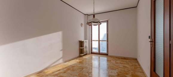 3 rooms Apartment in Orbassano, Italy No. 102841 7