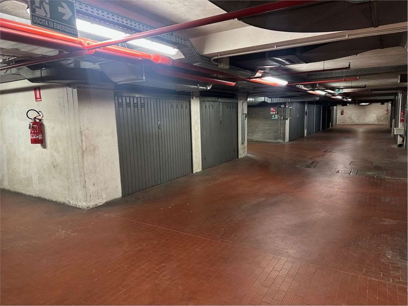 15m² Garage in Bologna, Italy No. 27987