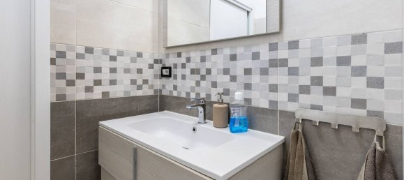 3 bedrooms Apartment in Turin, Italy No. 379754 20